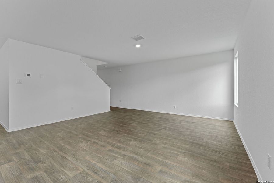 Spacious, unfurnished interior of a new home in Avenida, Converse (Image 24).