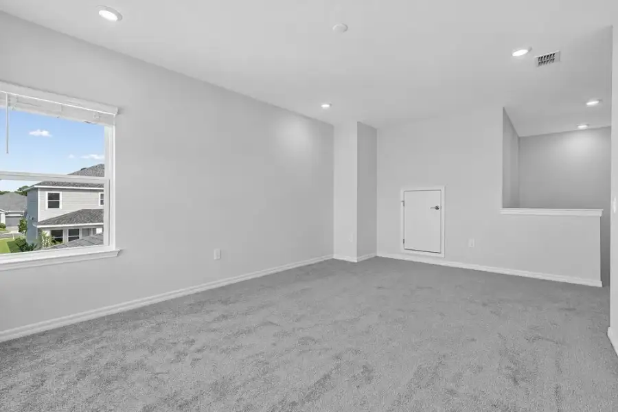 Spacious, unfurnished interior of a new home in Center Lake Ranch Community Group Page, St. Cloud (Image 33).