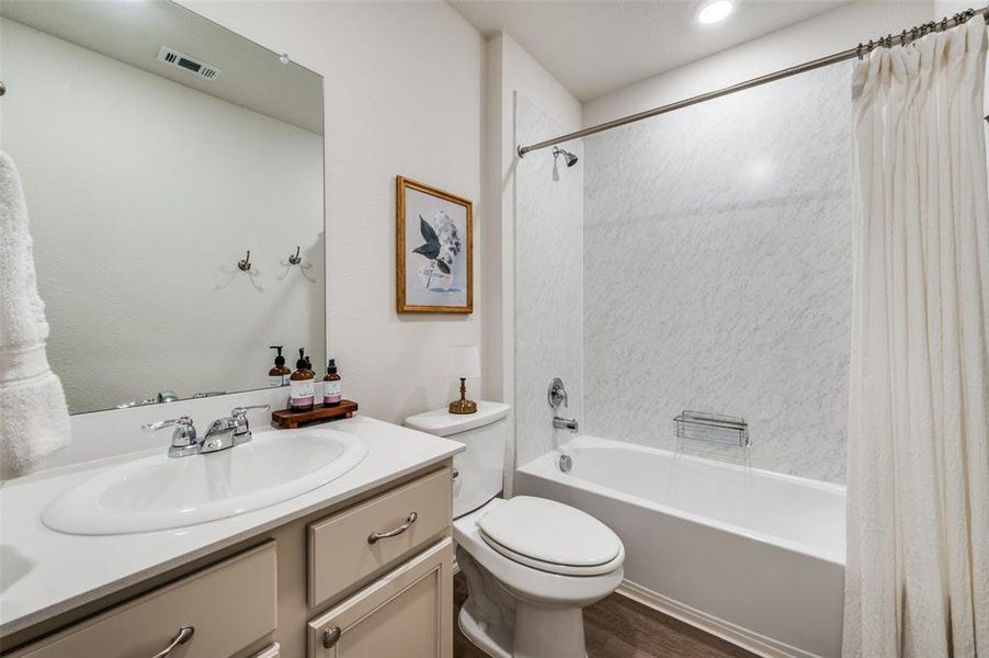 Full bath 2