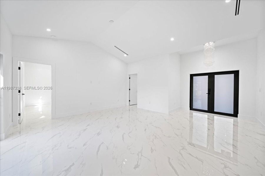 Spacious, unfurnished interior of a new home in , Lehigh Acres (Image 29).