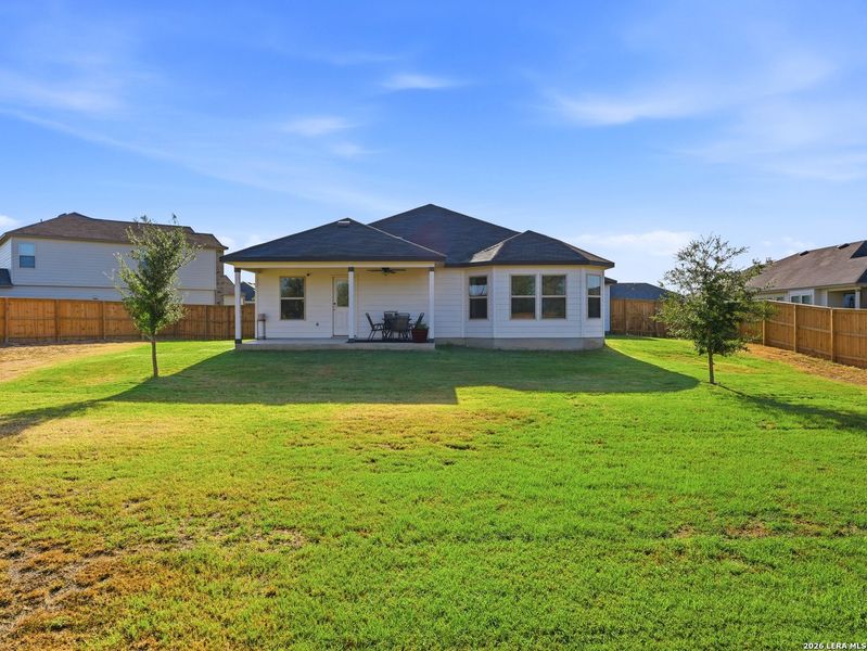 Exterior details and patio area of a home in Summer Hills, Atascosa (Image 26).