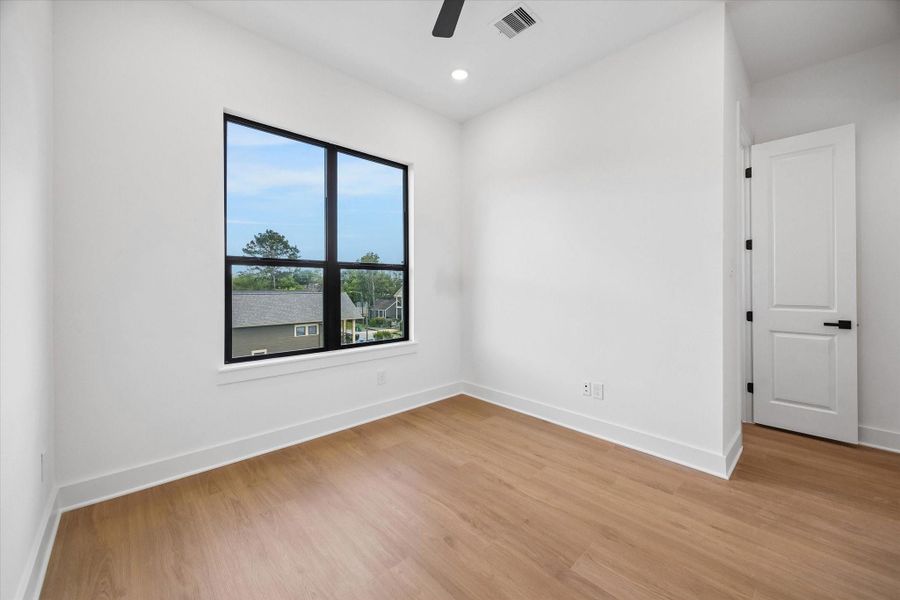 Spacious, unfurnished interior of a new home in , Houston (Image 24).