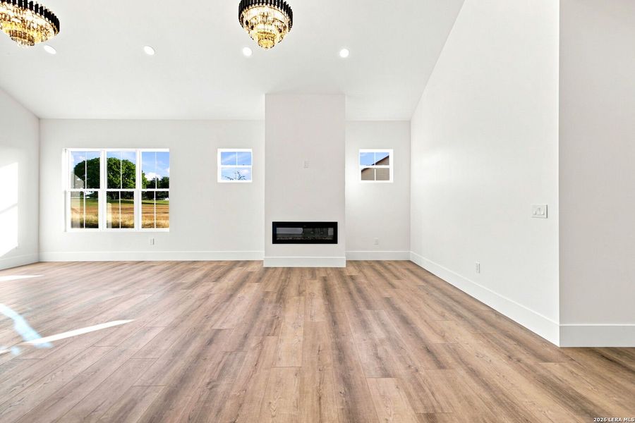 Spacious, unfurnished interior of a new home in , Bandera (Image 46).
