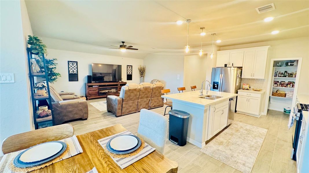 Furnished interior view inside a new home in Southwinds, Baytown (Image 44). Furnished interior view inside a new home in Southwinds, Baytown (Image 44).