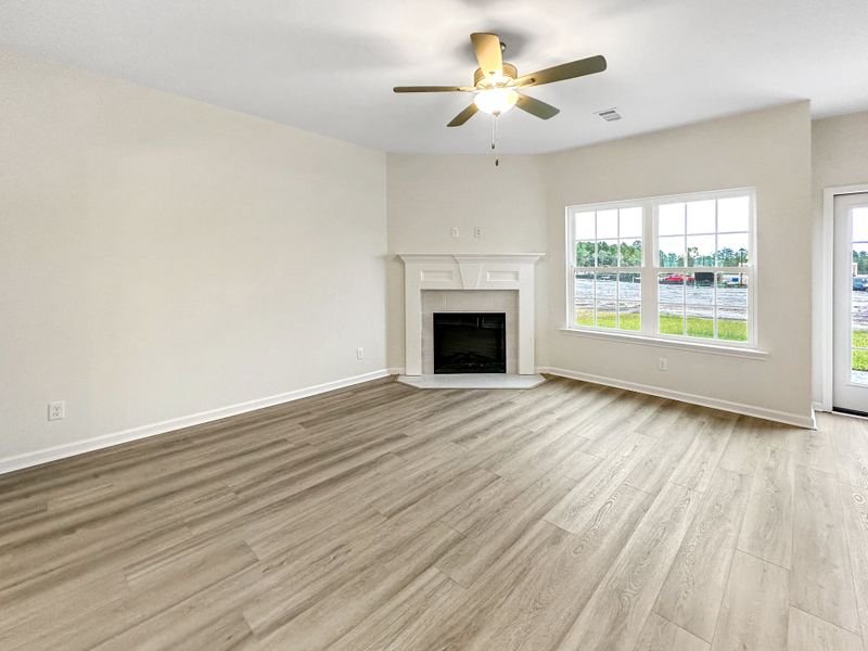 Spacious, unfurnished interior of a new home in Grand Reserve, Hinesville (Image 13).