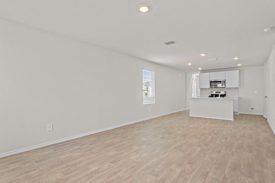 Spacious, unfurnished interior of a new home in , Maxwell (Image 35).