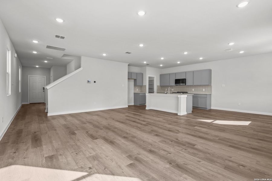 Spacious, unfurnished interior of a new home in Agave, San Antonio (Image 26).