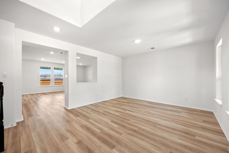Spacious, unfurnished interior of a new home in Salerno - Hallmark Collection, Round Rock (Image 20).