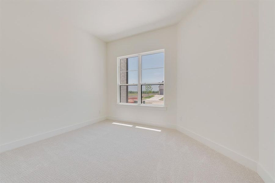 Spacious, unfurnished interior of a new home in Quail Hollow, Rockwall (Image 27).