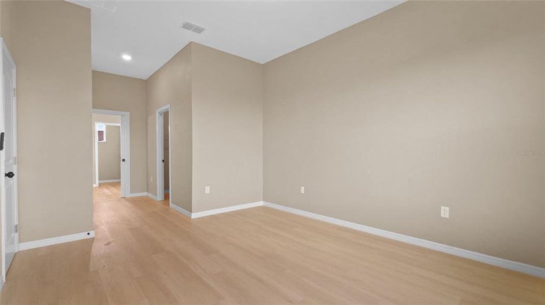 Spacious, unfurnished interior of a new home in , Port Charlotte (Image 12).