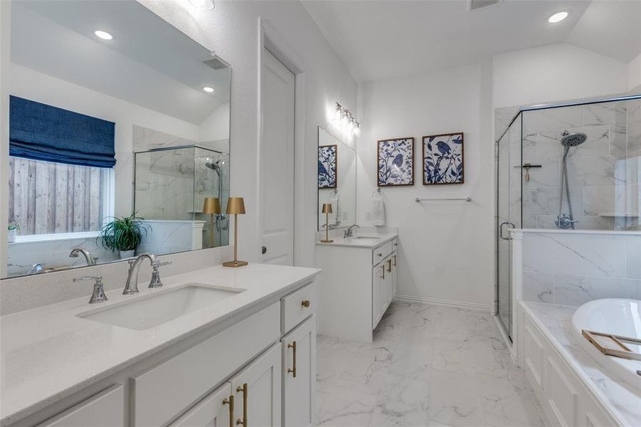 Furnished interior view inside a new home in Reunion 60s, Rhome (Image 11).