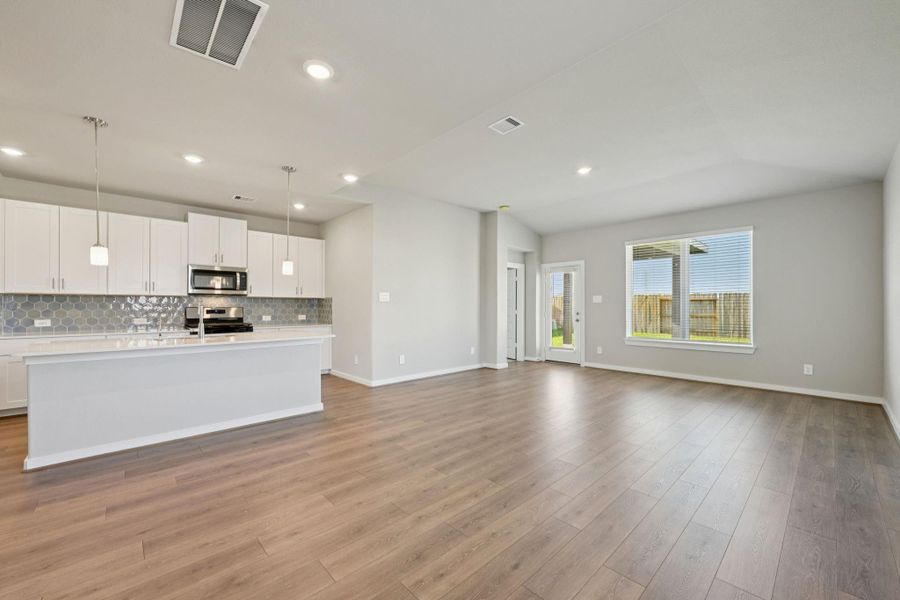 Photo is not of the actual home, but is an inspirational photo of builder’s model home and may depict options, furnishings, and/or decorator features that are not included Photo is not of the actual home, but is an inspirational photo of builder’s model home and may depict options, furnishings, and/or decorator features that are not included