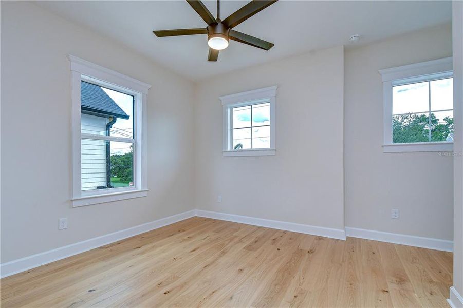 Spacious, unfurnished interior of a new home in , Tampa (Image 36).