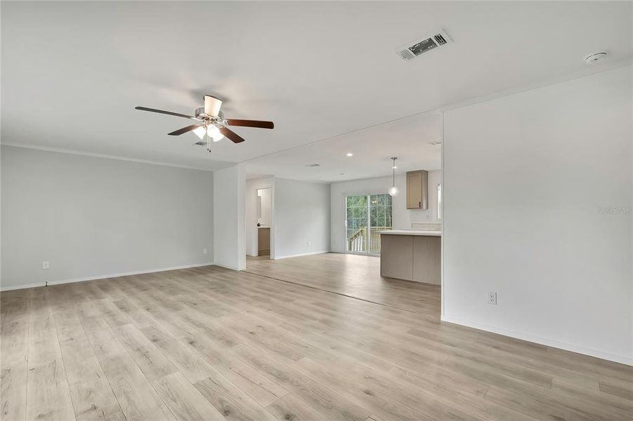 Spacious, unfurnished interior of a new home in , Homosassa (Image 11).