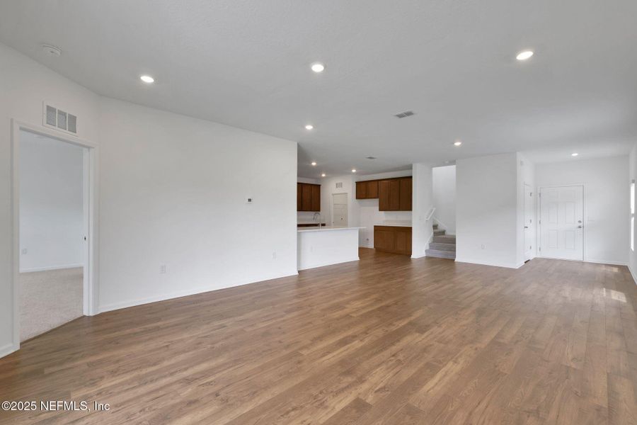 Spacious, unfurnished interior of a new home in , Jacksonville (Image 12).