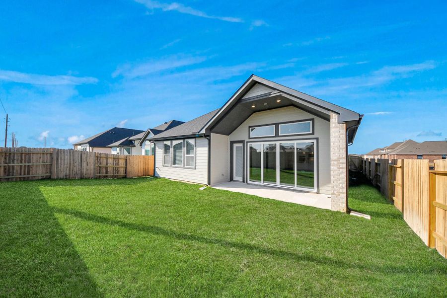 Exterior details and patio area of a home in Meridiana, Manvel (Image 4).