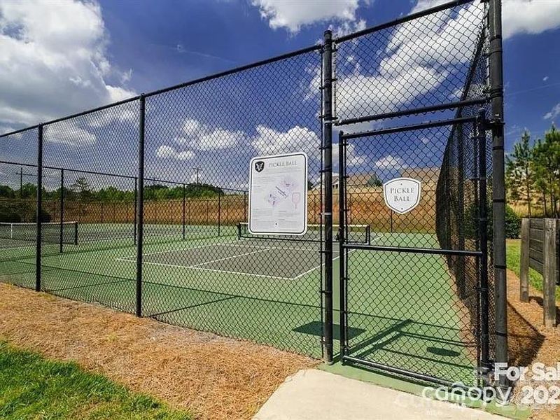 Community amenities in , Charlotte (Image 40).