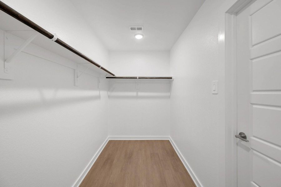 Spacious, unfurnished interior of a new home in Lone Star Landing, Montgomery (Image 32).