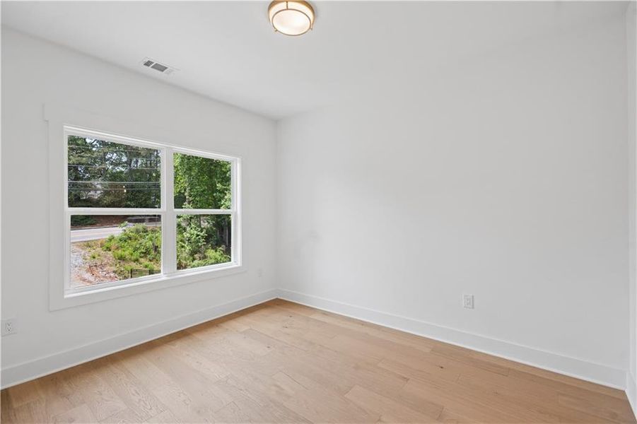 Spacious, unfurnished interior of a new home in , Alpharetta (Image 15).