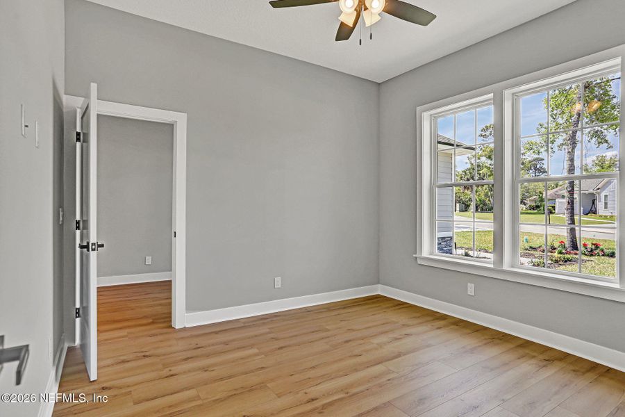 Spacious, unfurnished interior of a new home in , Green Cove Springs (Image 21).