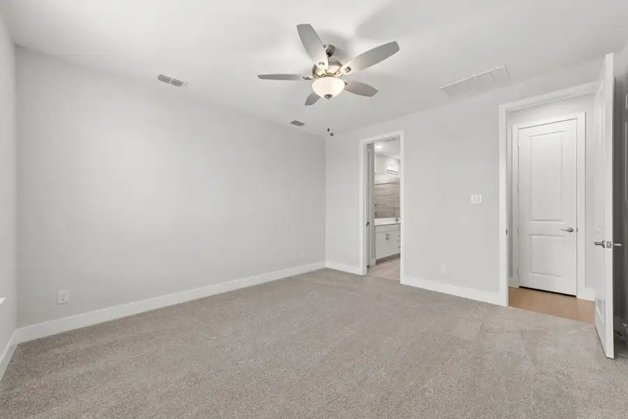 Representative unfurnished interior of a home built from the Harwood by Landon Homes in Lexington Frisco, Frisco (Image 24).
