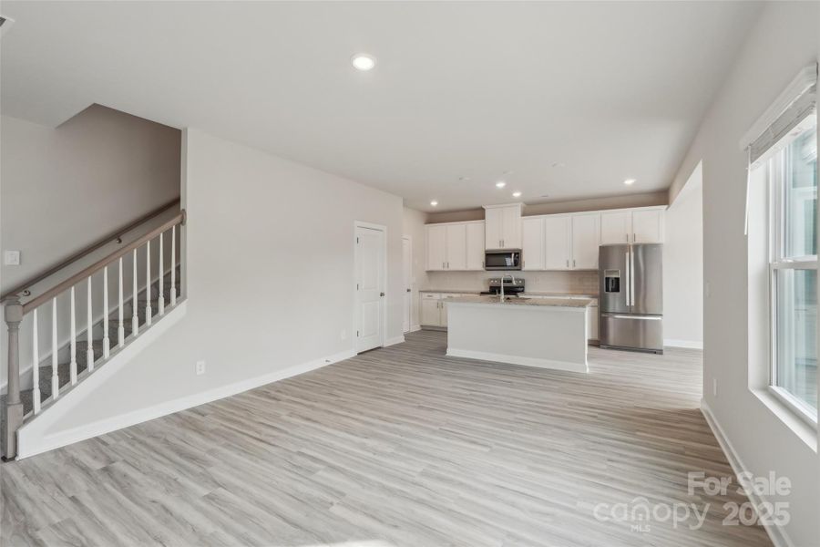 Spacious, unfurnished interior of a new home in Buffalo Ridge, Newton (Image 18).
