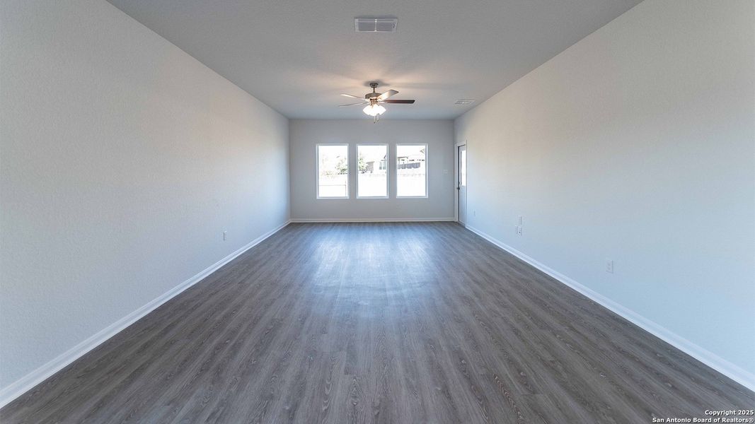 Spacious, unfurnished interior of a new home in Willow View, Converse (Image 10).