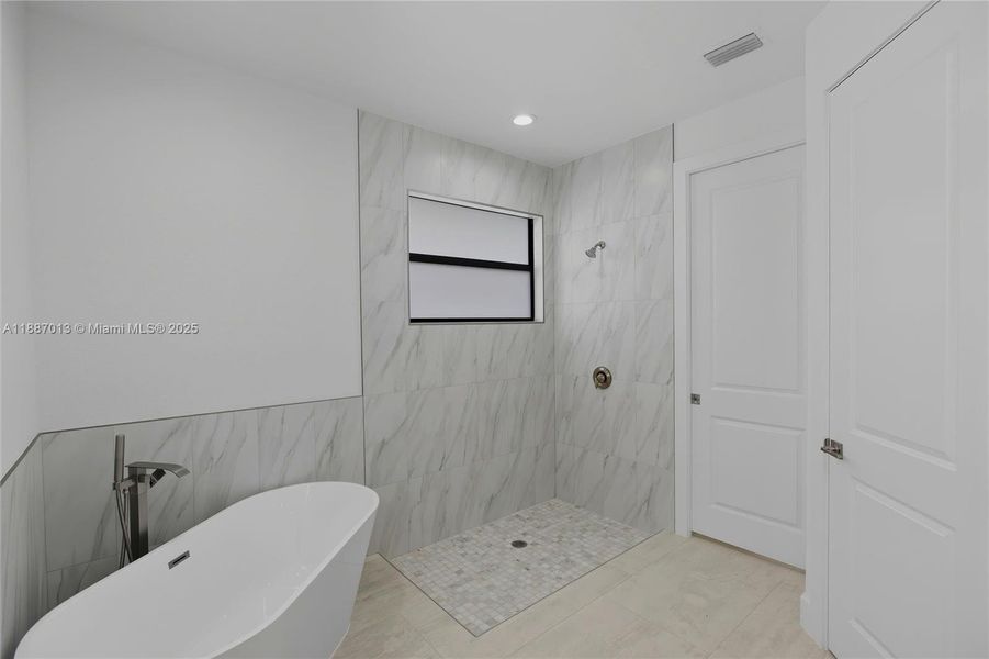 Furnished interior view inside a new home in , Cape Coral (Image 6). Furnished interior view inside a new home in , Cape Coral (Image 6).