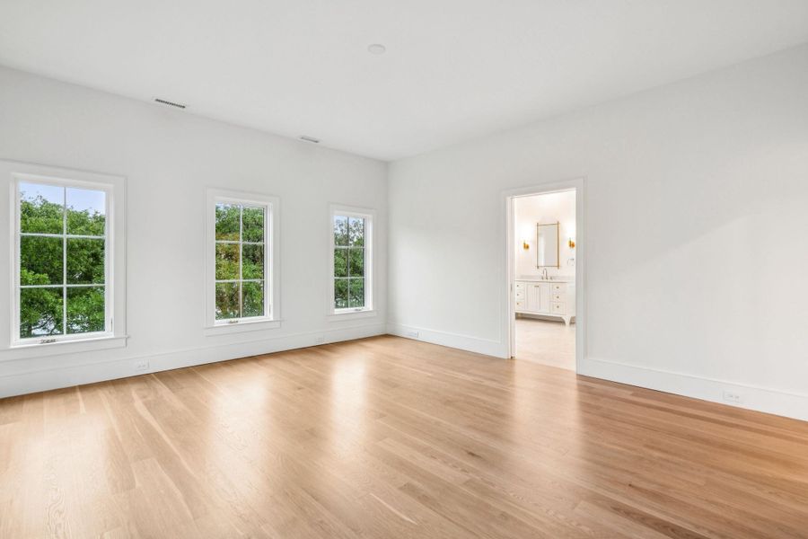 Spacious, unfurnished interior of a new home in , Charleston (Image 46).