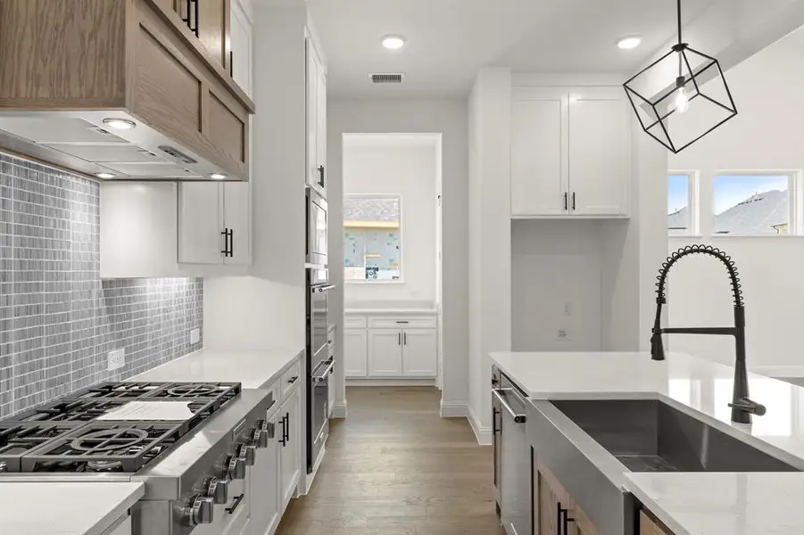 09. 3216 Patterson Court - Kitchen (2)