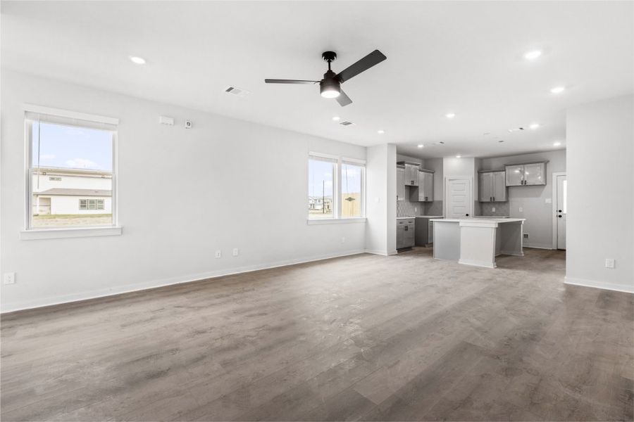 Spacious, unfurnished interior of a new home in Glendale Lakes, Rosharon (Image 24). Spacious, unfurnished interior of a new home in Glendale Lakes, Rosharon (Image 24).