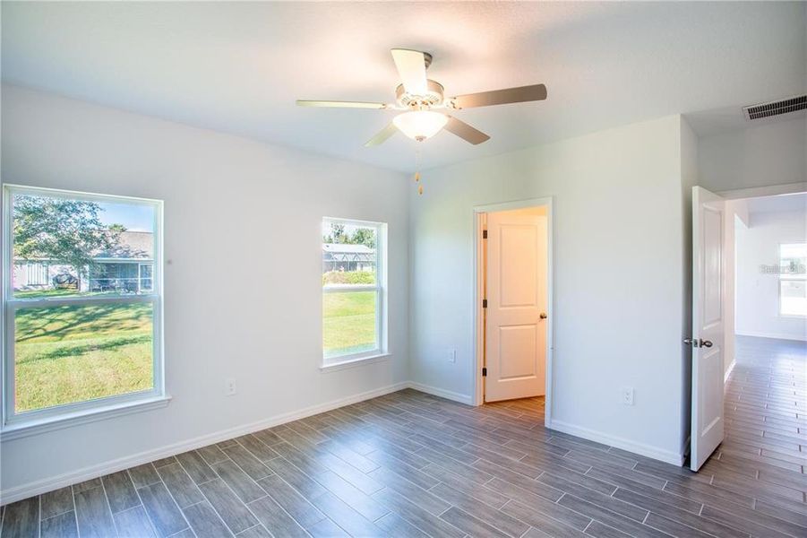 Spacious, unfurnished interior of a new home in , Punta Gorda (Image 17).
