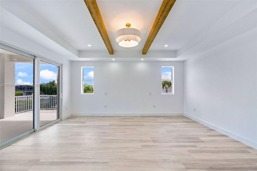 Spacious, unfurnished interior of a new home in , Tavernier (Image 69).