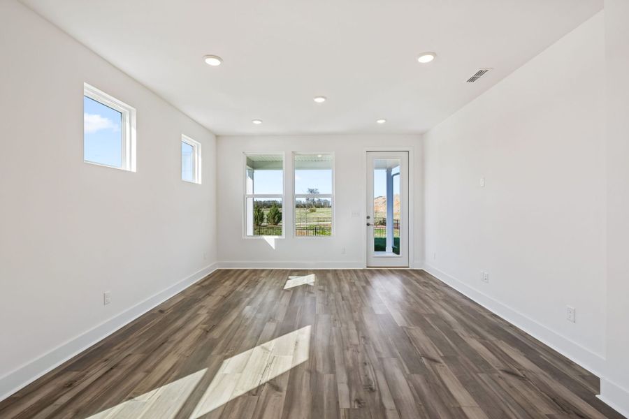 Spacious, unfurnished interior of a new home in Del Webb Barton Village, Lebanon (Image 23).