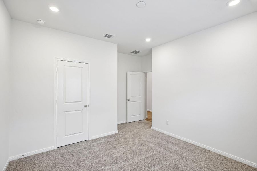 Spacious, unfurnished interior of a new home in , Dayton (Image 13).