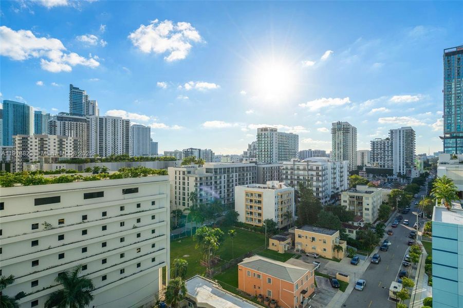 Condo located in Miami, FL showcasing its design and architecture (Image 16). Condo located in Miami, FL showcasing its design and architecture (Image 16).