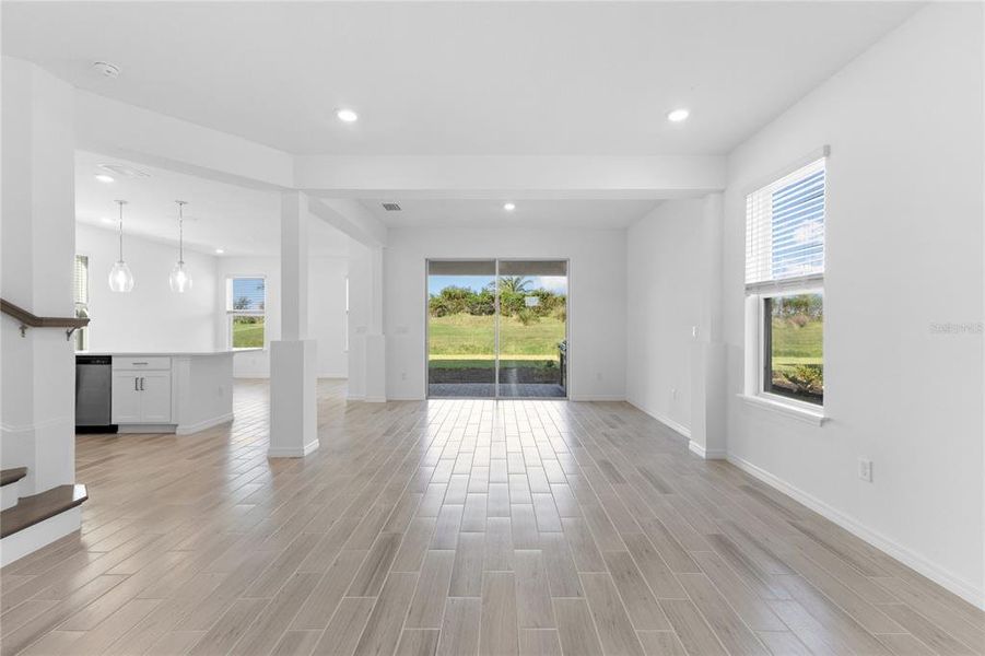 Spacious, unfurnished interior of a new home in , Sarasota (Image 21).