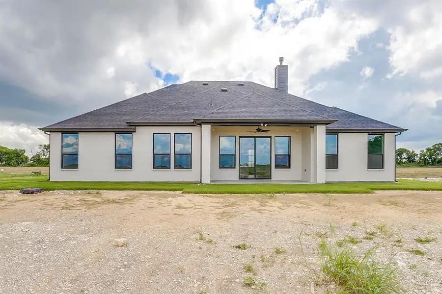 Exterior details and patio area of a home in Peaks at Lone Elm, Waxahachie (Image 3).