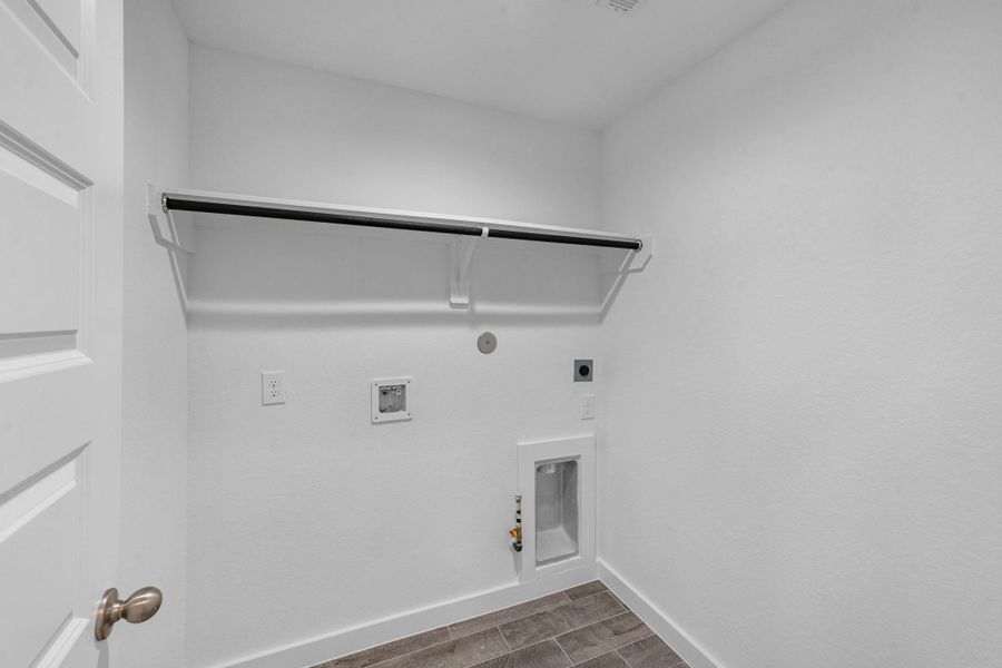 Spacious, unfurnished interior of a new home in Grand Mason Crossing, Katy (Image 23).