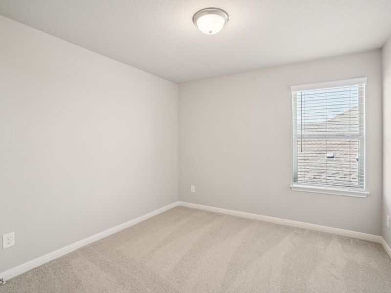 Spacious, unfurnished interior of a new home in Lark Canyon, New Braunfels (Image 30).