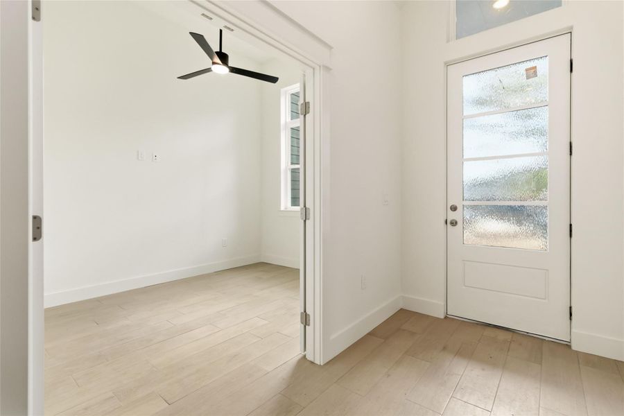 Entrance without virtual staging