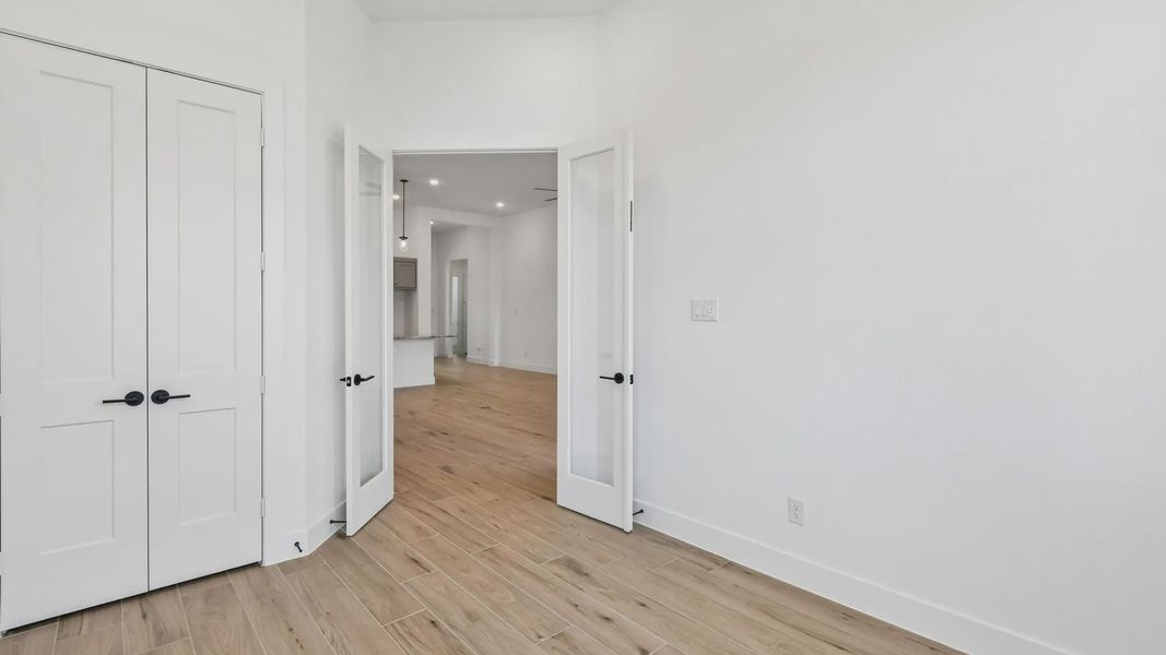 Spacious, unfurnished interior of a new home in Artavia, Conroe (Image 35).