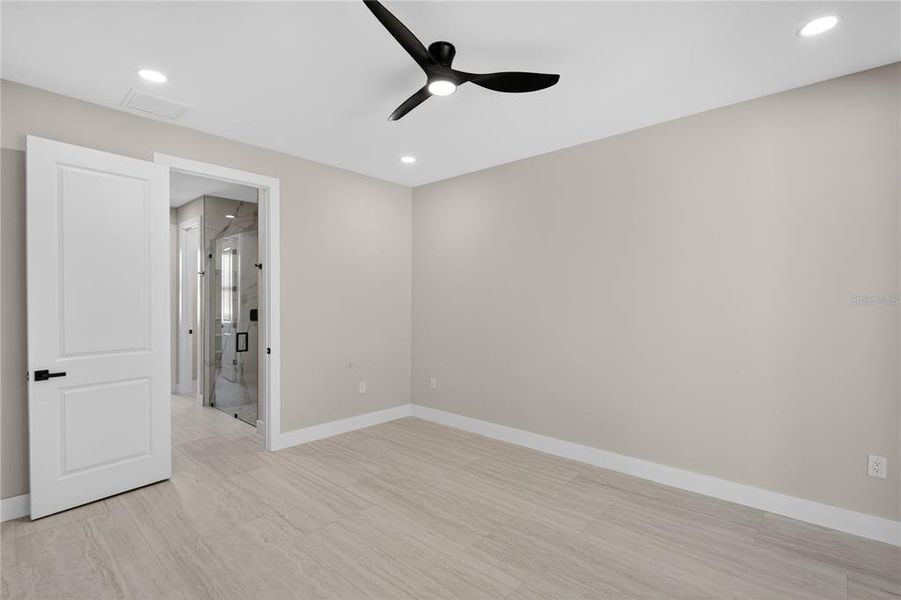 Spacious, unfurnished interior of a new home in , Cape Coral (Image 22).