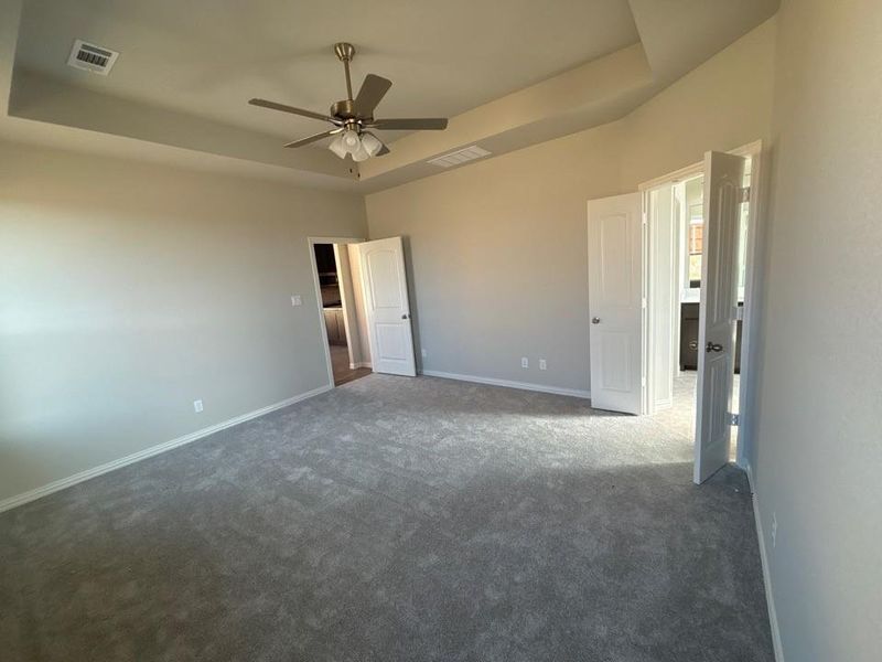 Spacious, unfurnished interior of a new home in Waterford Park, Weatherford (Image 14). Spacious, unfurnished interior of a new home in Waterford Park, Weatherford (Image 14).