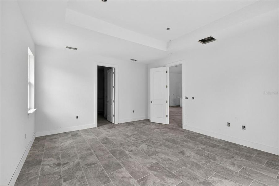 Spacious, unfurnished interior of a new home in , Port Charlotte (Image 16).