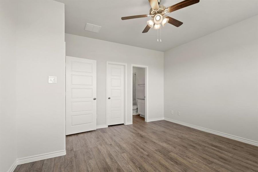 Spacious, unfurnished interior of a new home in Rocky Creek Crossing, Fort Worth (Image 8). Spacious, unfurnished interior of a new home in Rocky Creek Crossing, Fort Worth (Image 8).