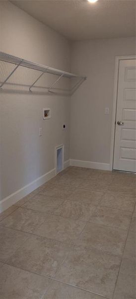 Spacious, unfurnished interior of a new home in Royal Highlands, Weeki Wachee (Image 20).