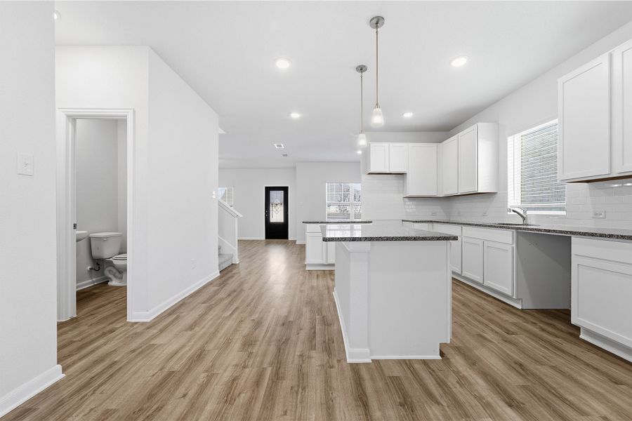 Image 27 of a home in La Terra.