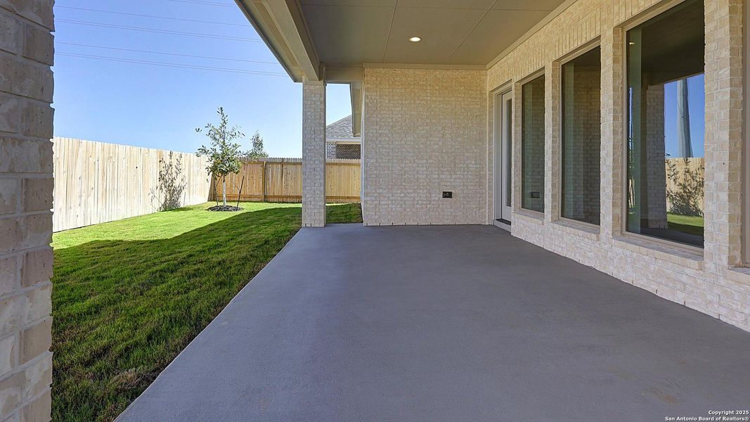 Exterior details and patio area of a home in Haby Hill 50', San Antonio (Image 3).