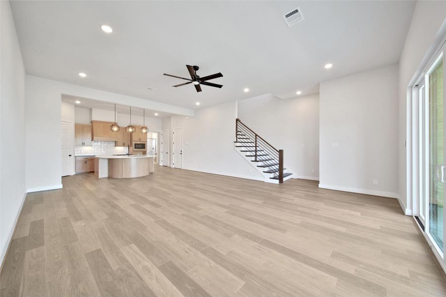 Spacious, unfurnished interior of a new home in Lago Pointe, Seabrook (Image 14).